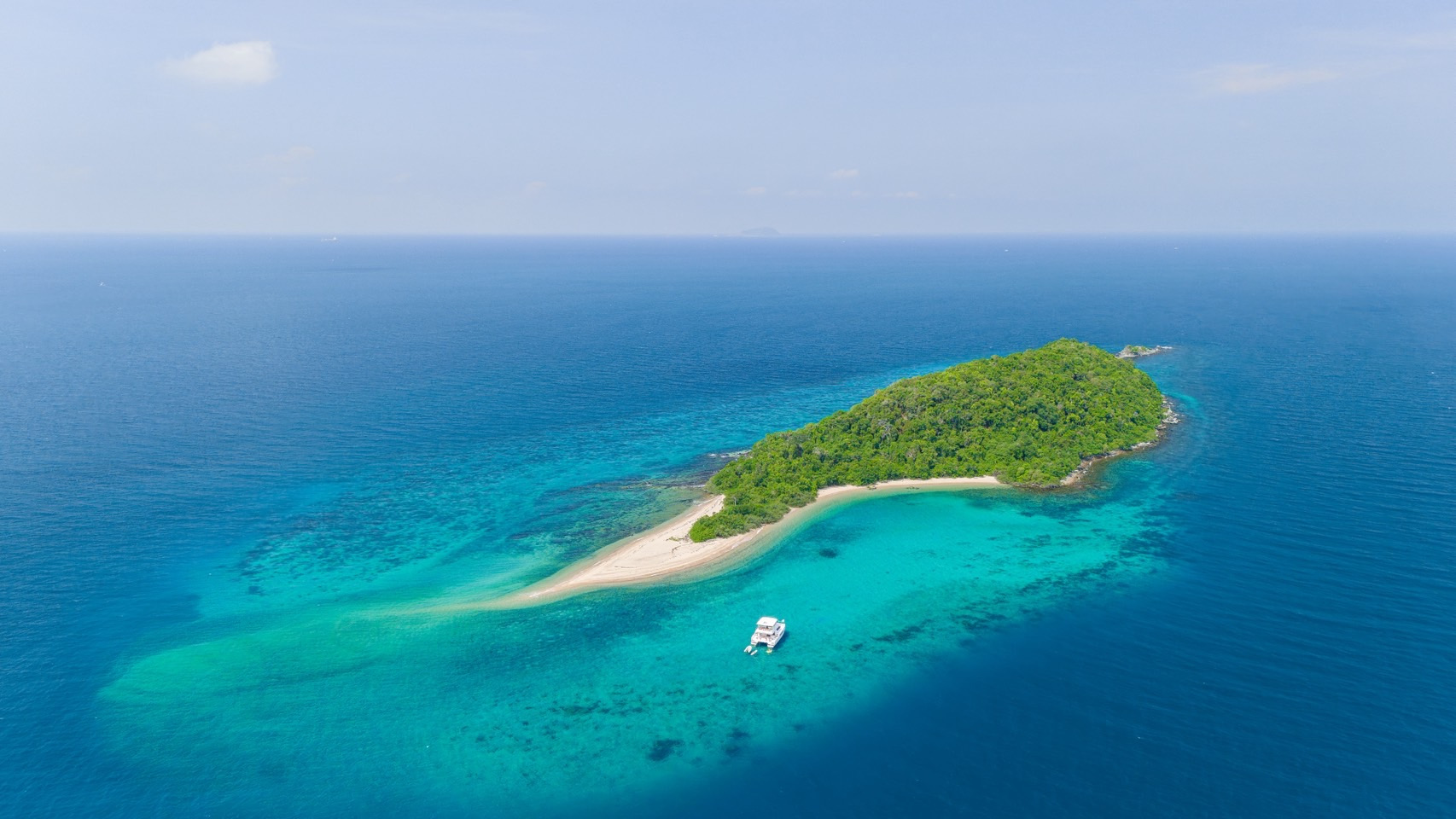 Koh Kharn Noi — private yacht charter from Pattaya